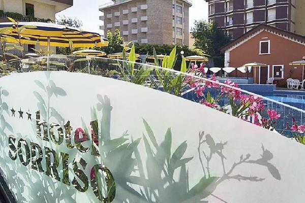 Hotel Sorriso Белларія-Іджеа-Марина Екстер'єр фото