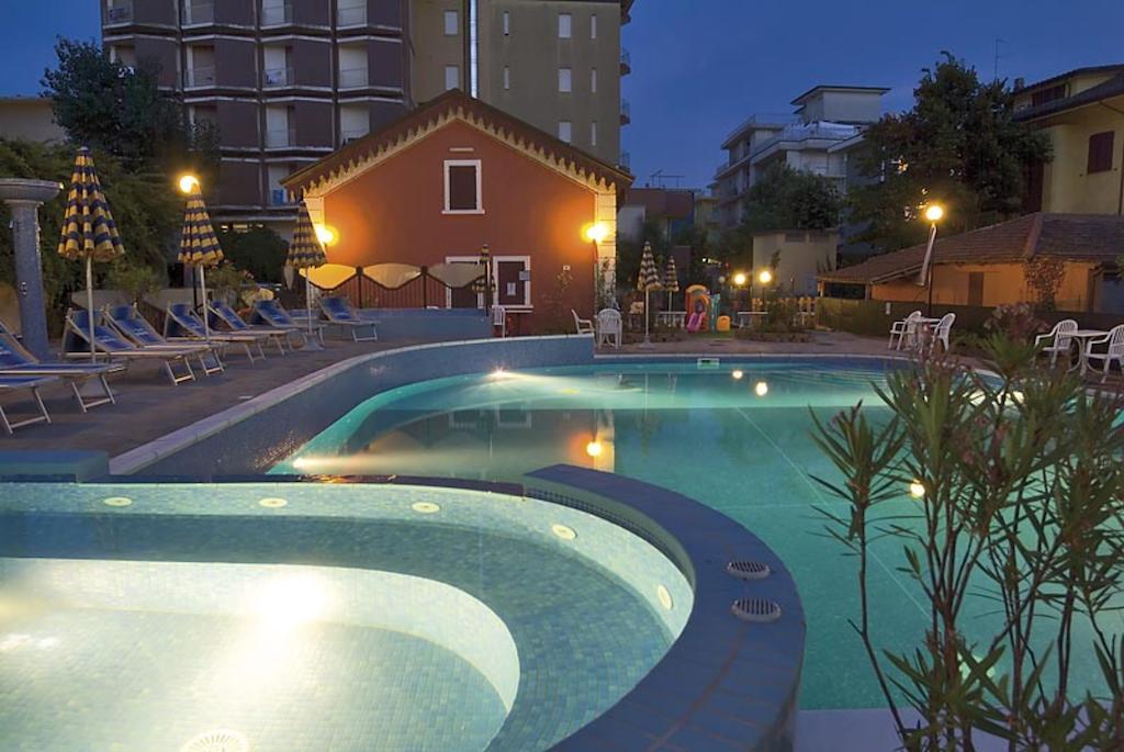 Hotel Sorriso Белларія-Іджеа-Марина Екстер'єр фото