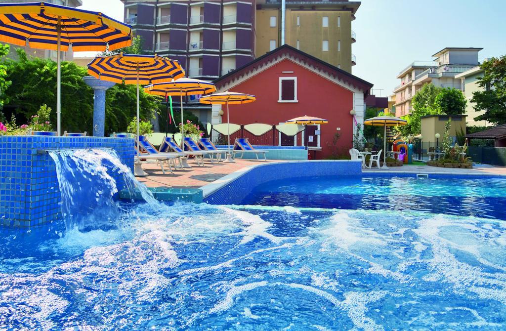 Hotel Sorriso Белларія-Іджеа-Марина Екстер'єр фото