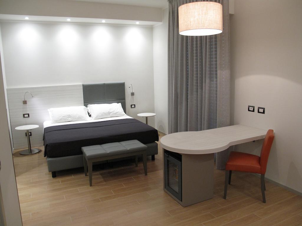 Hotel Sorriso Белларія-Іджеа-Марина Номер фото